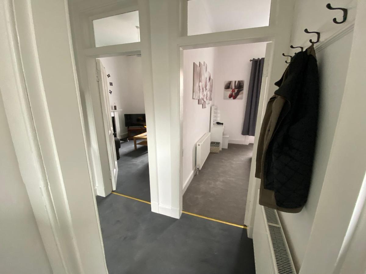 Impeccable 1-Bed Apartment Perth A Home From Home Extérieur photo